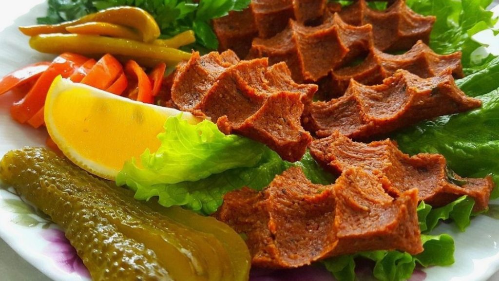 Çiğ Köftenin Yanına Ne Gider?